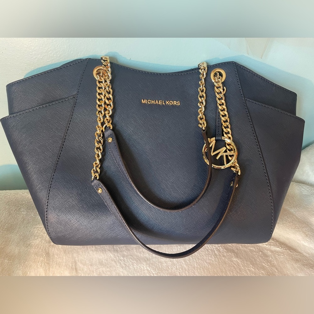 Micheal Kors jet set with purse and wallet